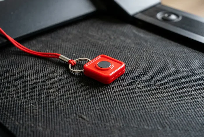 Clé de sécurité tapis de course perdue : 4 solutions - Guide ultime : clés de sécurité tapis de course perdues : comment faire ? Gros plan sur la clé de sécurité d'un tapis de course