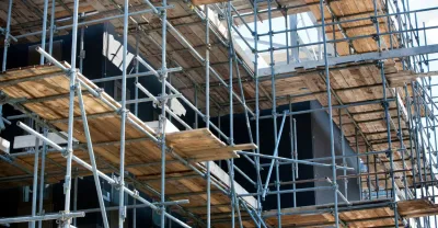 Différences entre plancher d'échafaudage bois et acier